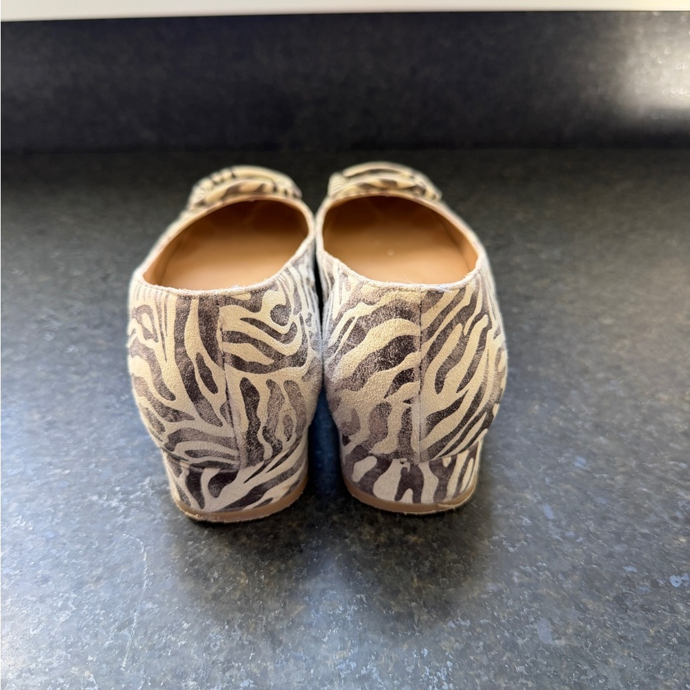 ANN MASHBURN Zebra-Pattern Square-Toe Flats in Beige and Brown - Picture 4 of 7